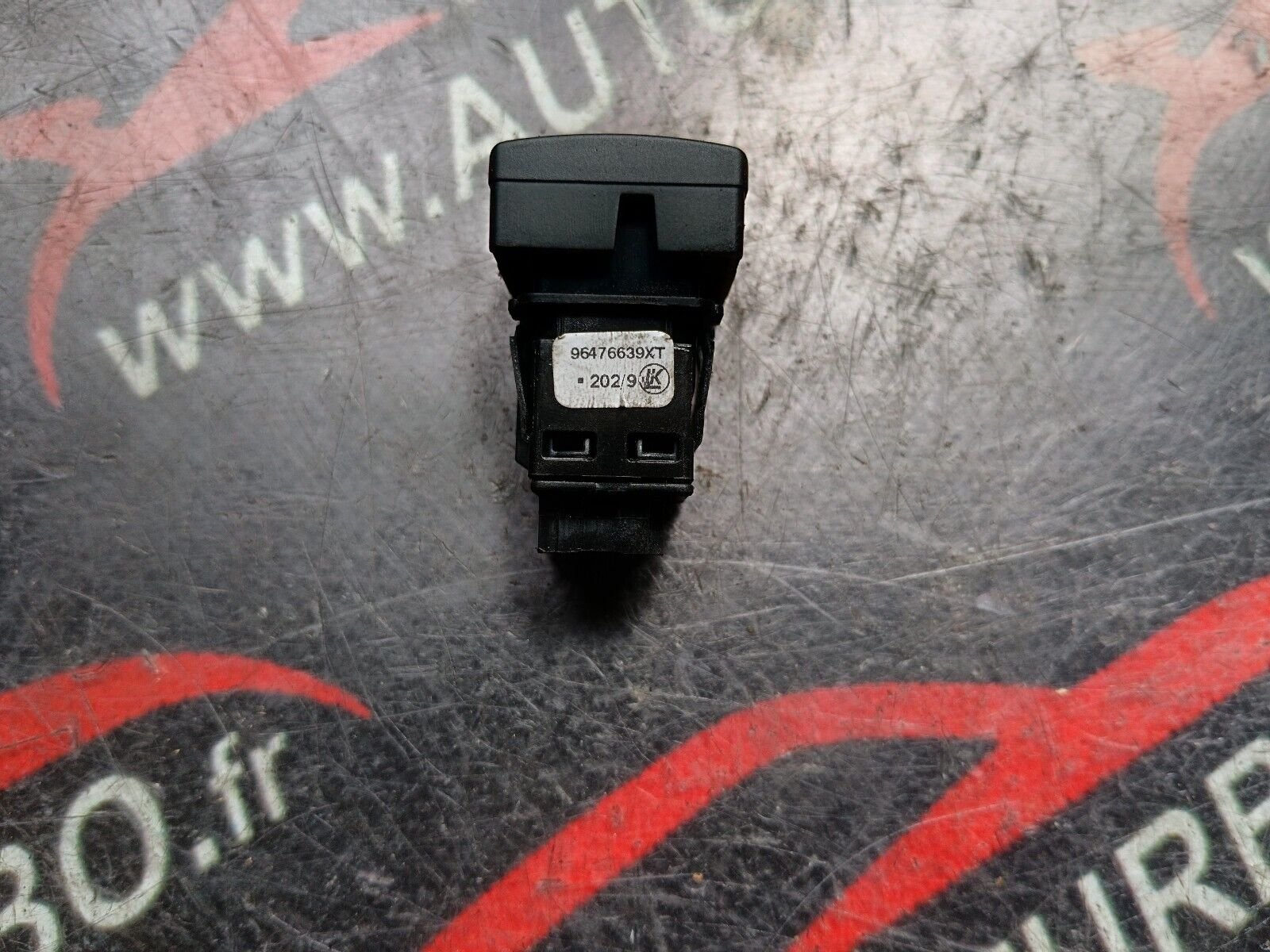 INTERRUPTEUR PDC AIDE AU STATIONNEMENT CITROEN C4 COUPE REFERENCE: 96476639