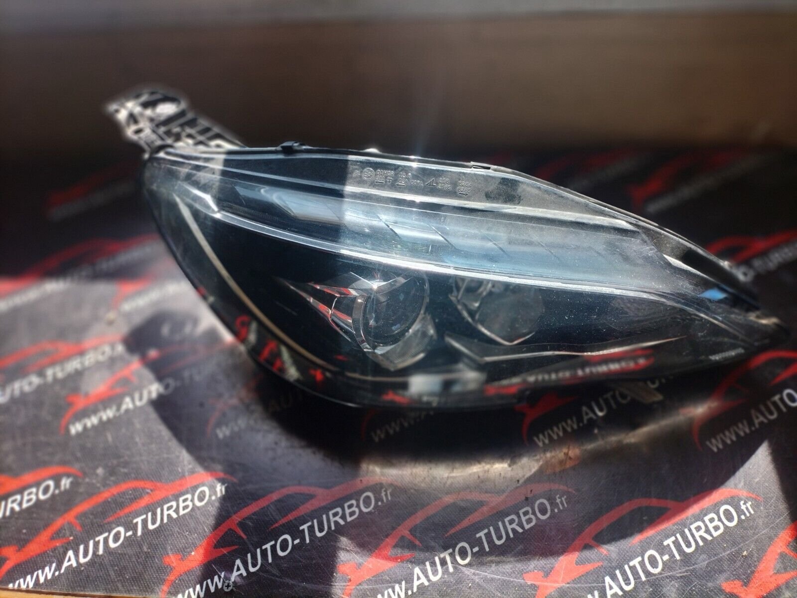OPTIQUE DE PHARE XENON AVANT DROITE PEUGEOT 308 PHASE 2