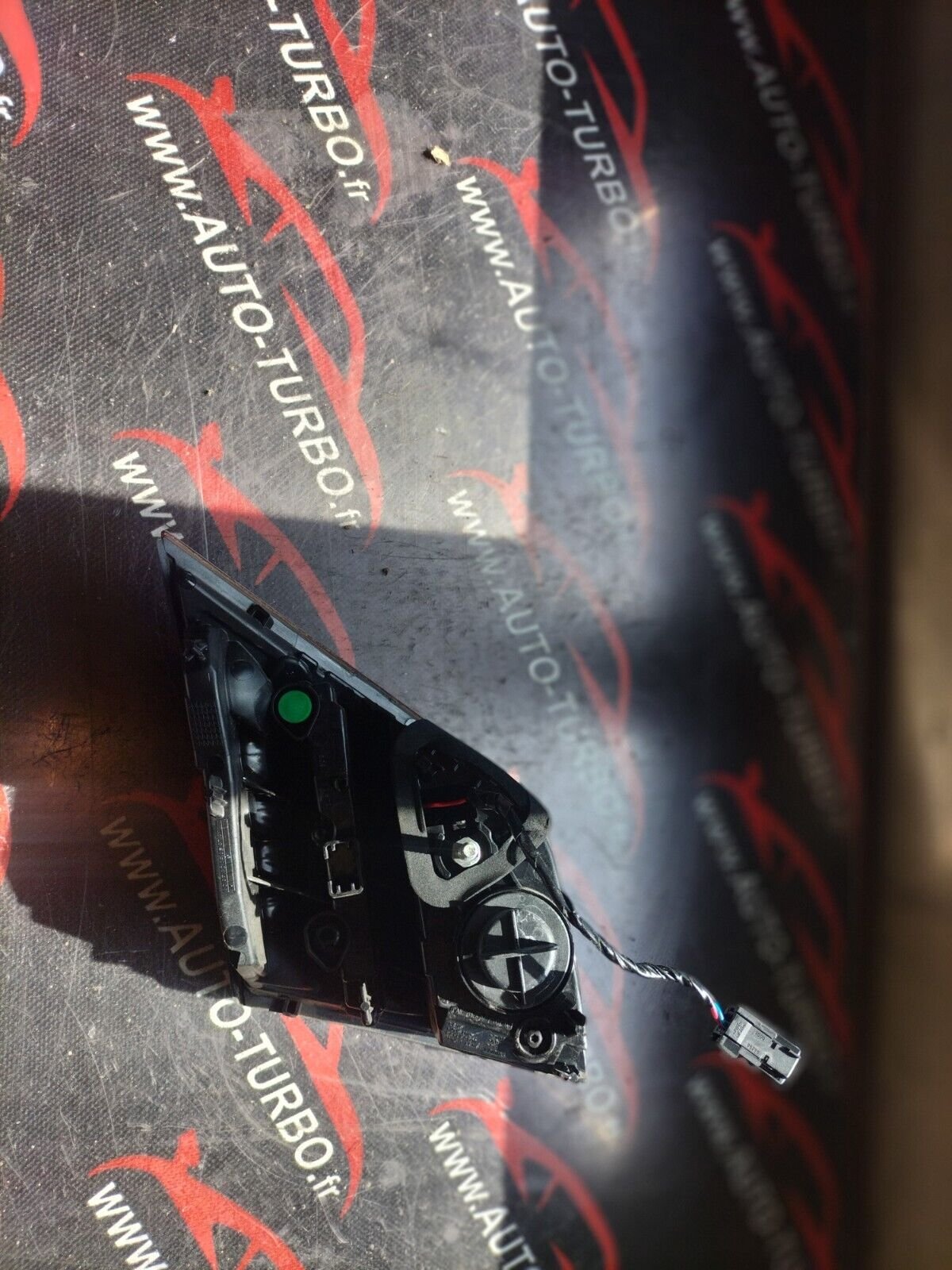 FEUX ARRIERE SECONDAIRE DROITE PEUGEOT 308 PHASE 2 9677818280, 81260201