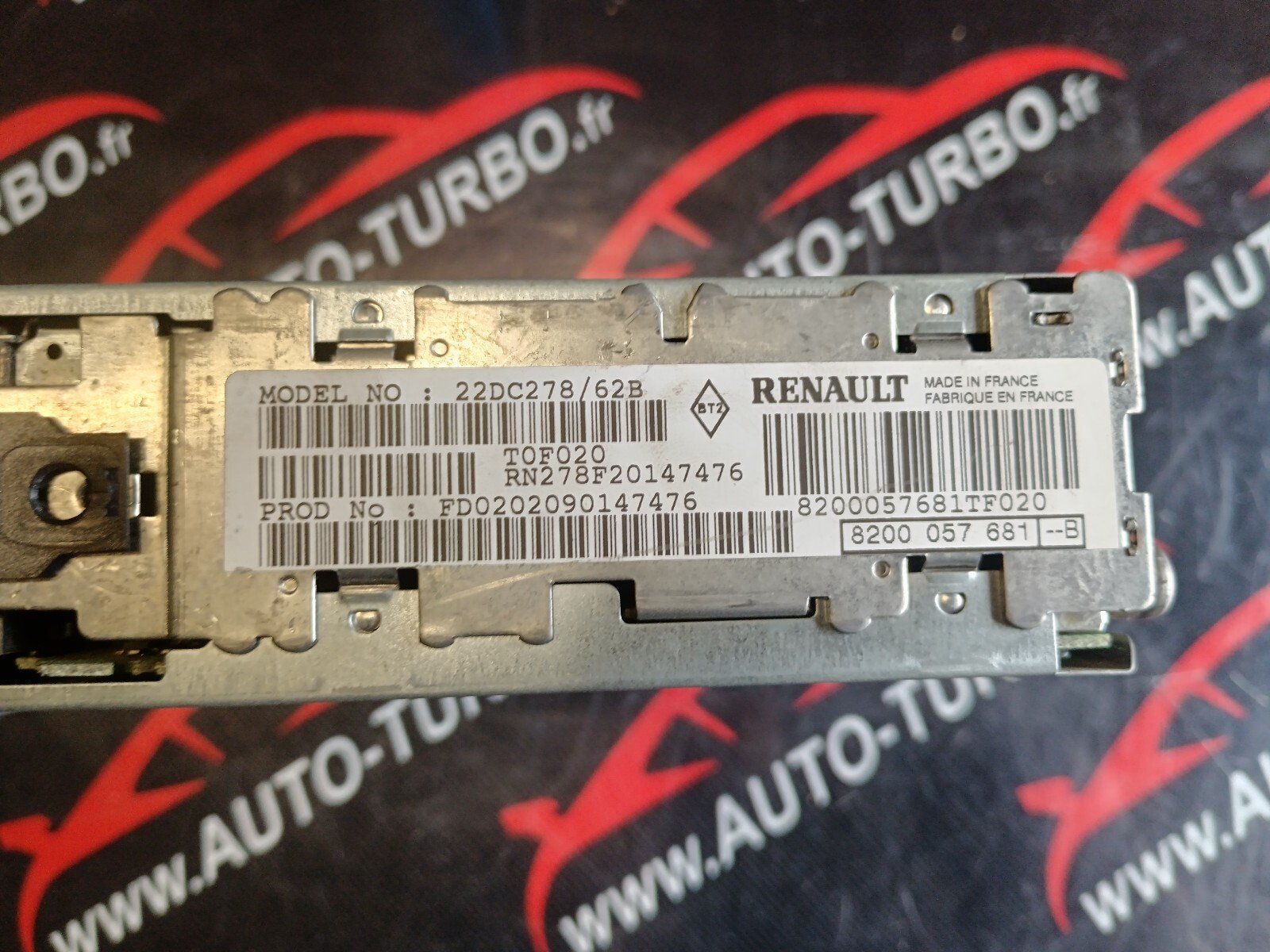 AUTORADIO CD  RENAULT CLIO II REFERENCE: 8200057681