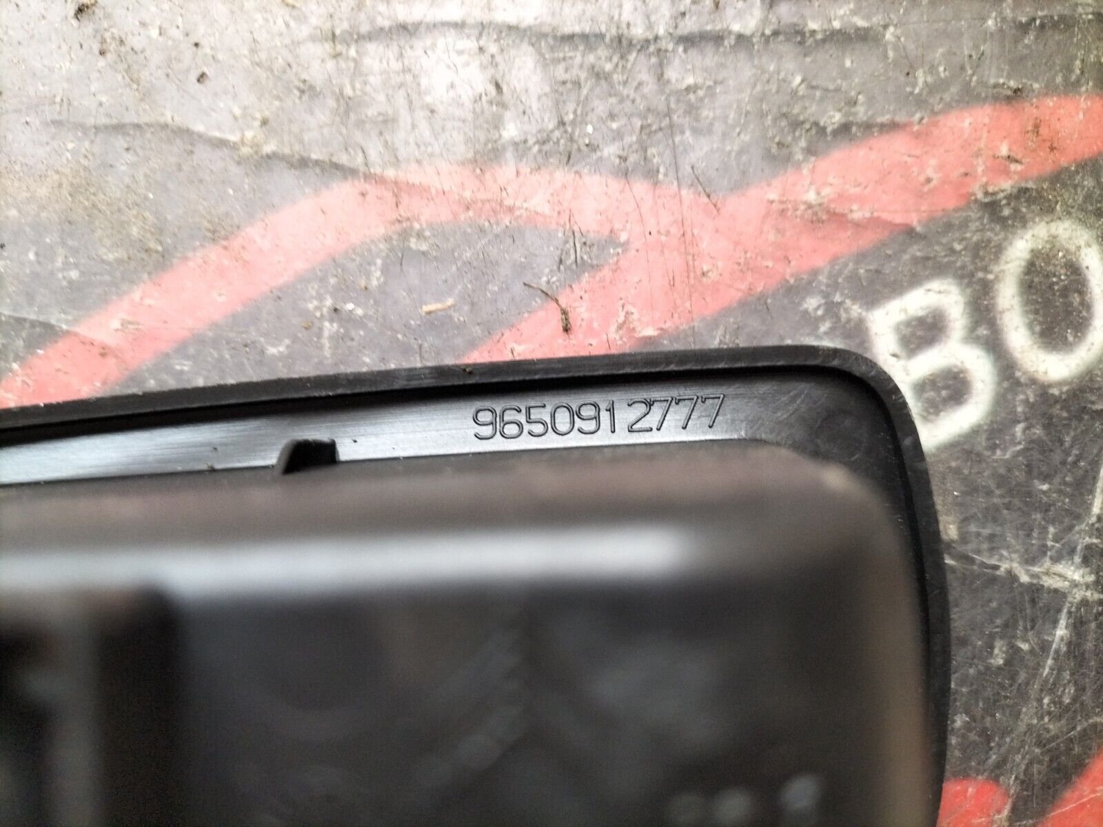 COMMANDE LEVE VITRE ARRIERE GAUCHE  CITROEN C4 9650912777