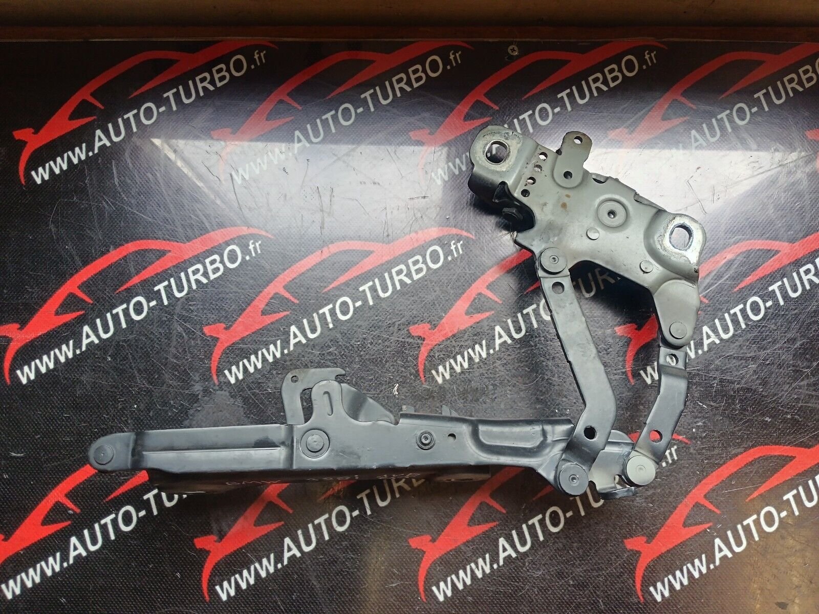 CHARNIERE CAPOT DROIT BMW 328i GT REFERENCE: 7239416