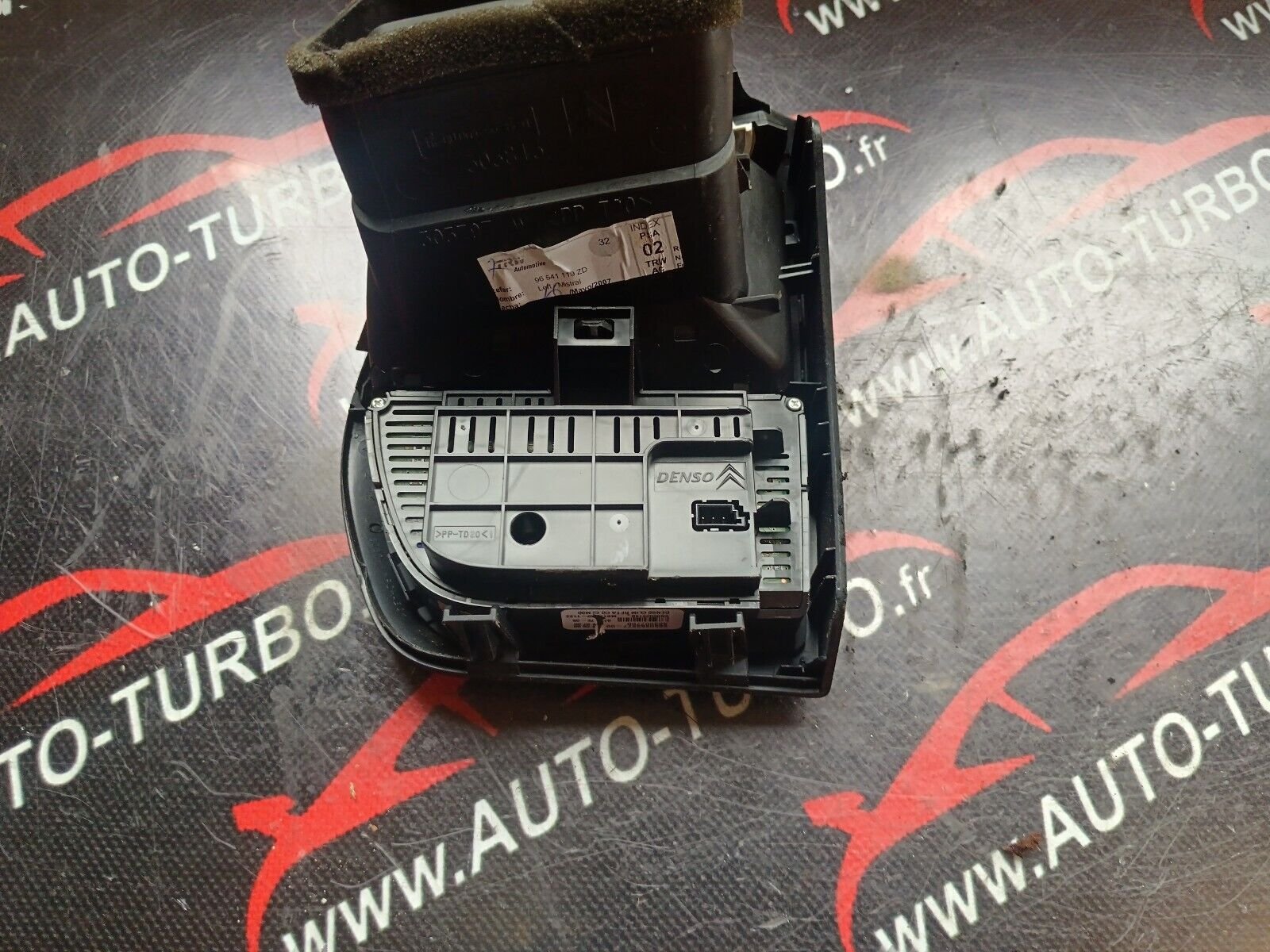 GRILLE DE VENTILATION AVANT GAUCHE C4 PICASSO REFERENCE: 9650868977