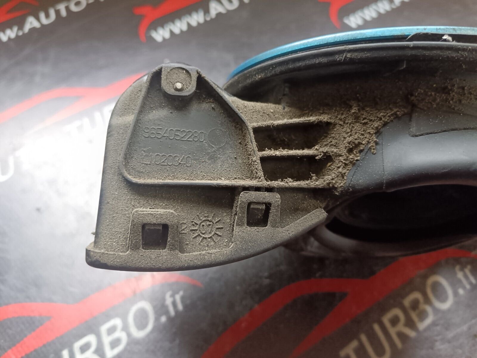 VOLET DE TRAPPE CARBURANT CITROEN C4 PICASSO REFERENCE: 9654052280