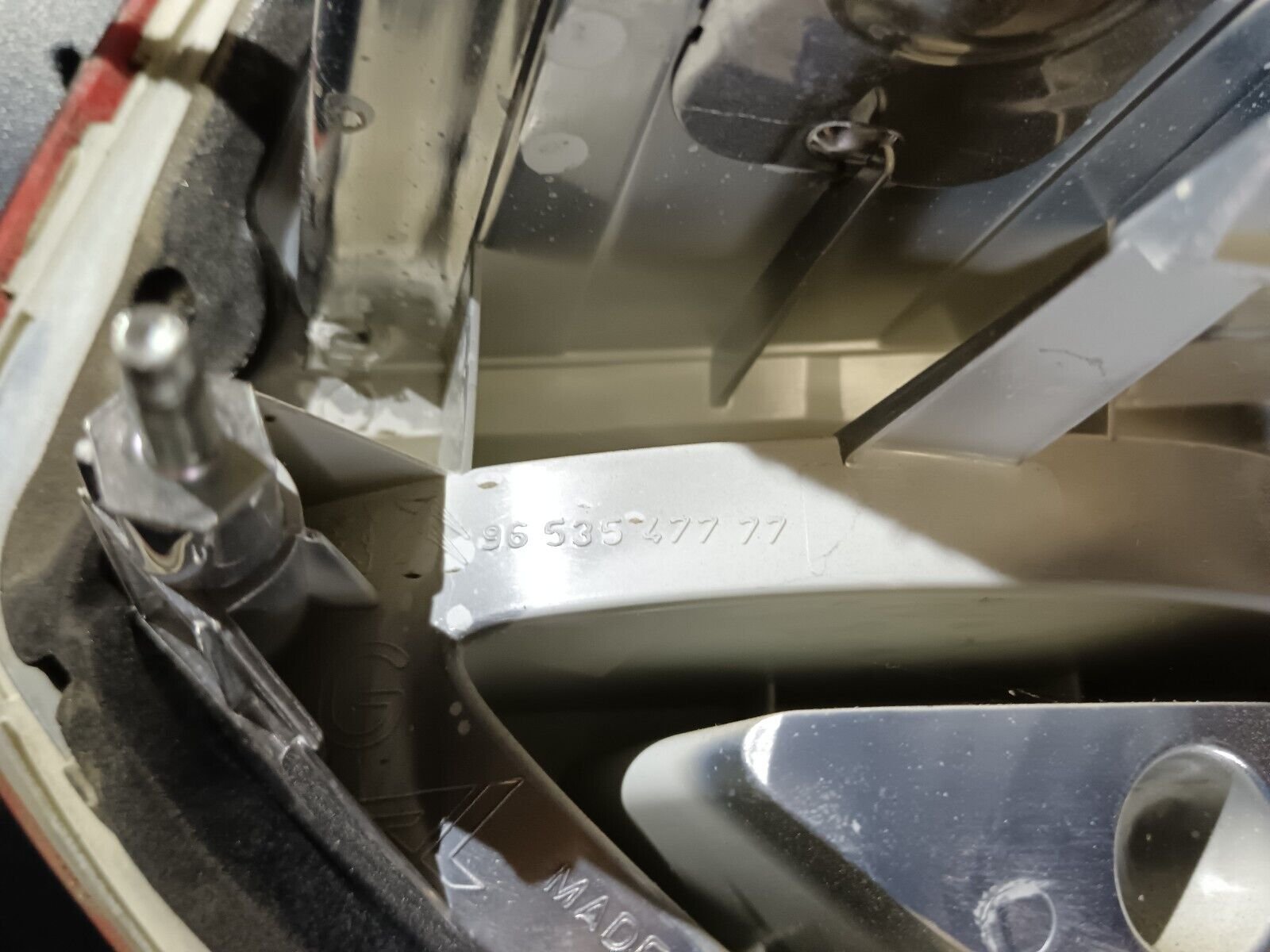 FEU ARRIERE GAUCHE SECONDAIRE CITROEN C4 PICASSO REFERANCE: 99653547777