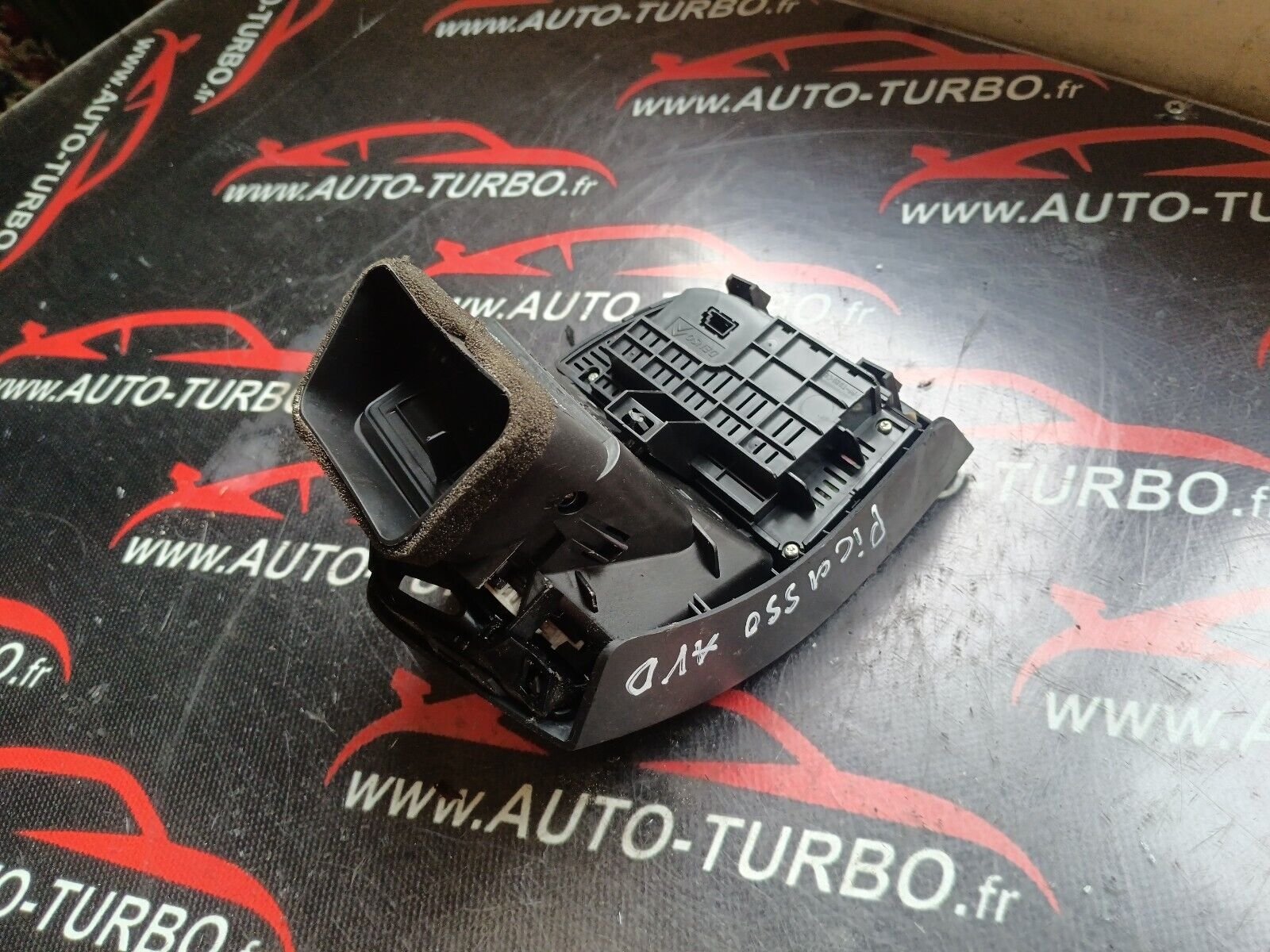 GRILLE DE VENTILATION AVANT DROIT C4 PICASSO REFERENCE: 965411180