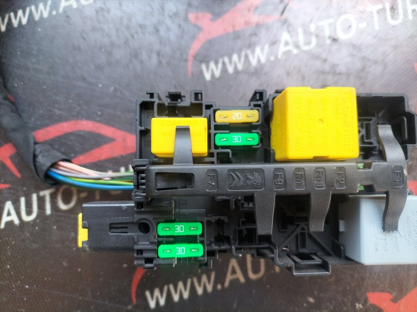 BOITE A FUSIBLES  PEUGEOT 308 PHASE 2 PSA 9806192580