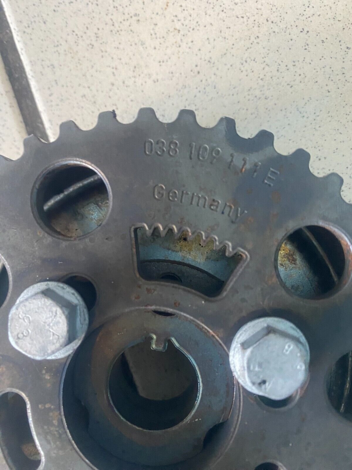 038109111E POULIE D´ARBRE A CAMES AUDI VW SEAT 2.0 TDI 143