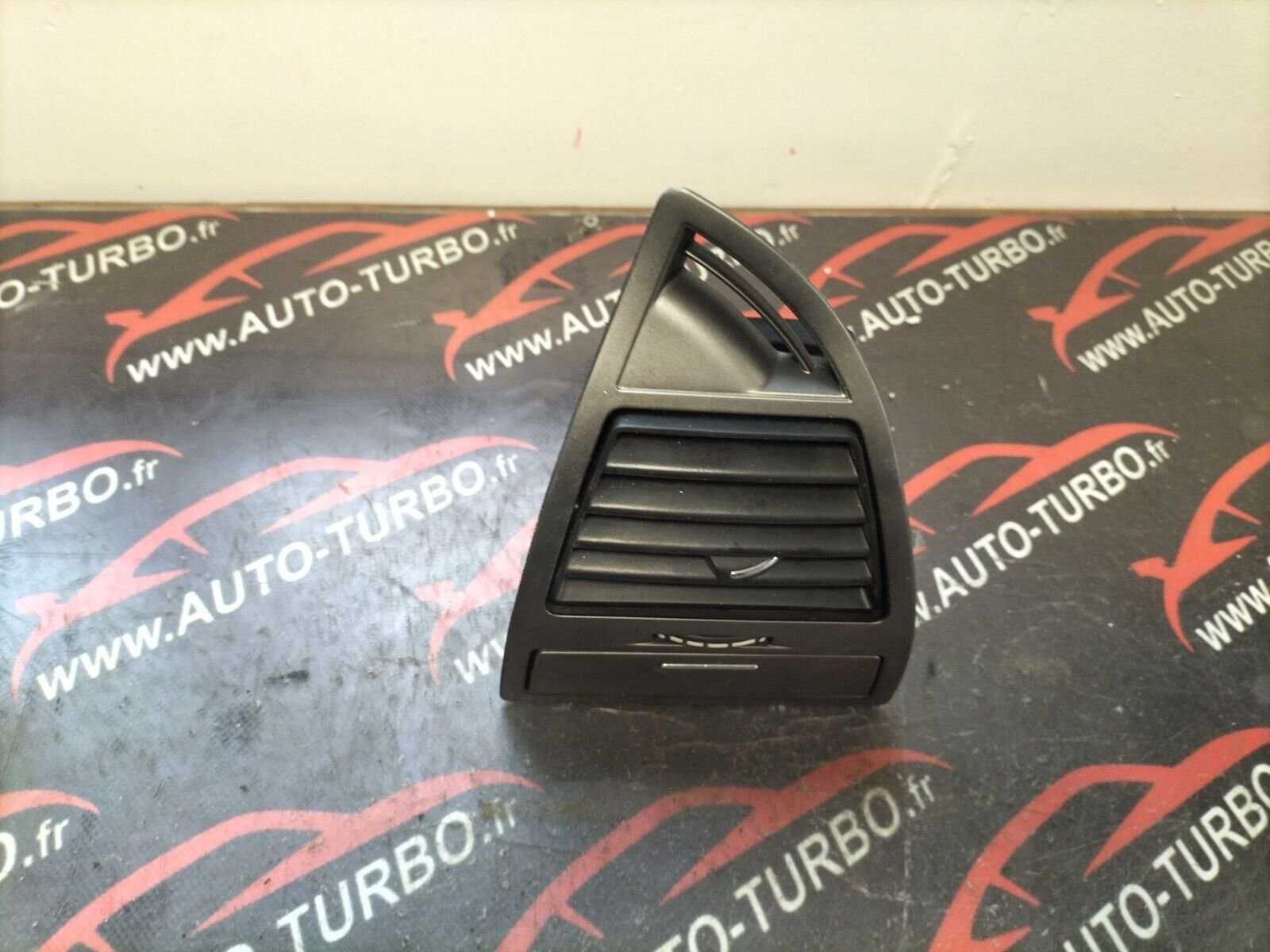 GRILLE  DE VENTILATION  AVANT GAUCHE CITROEN C4 9646337977