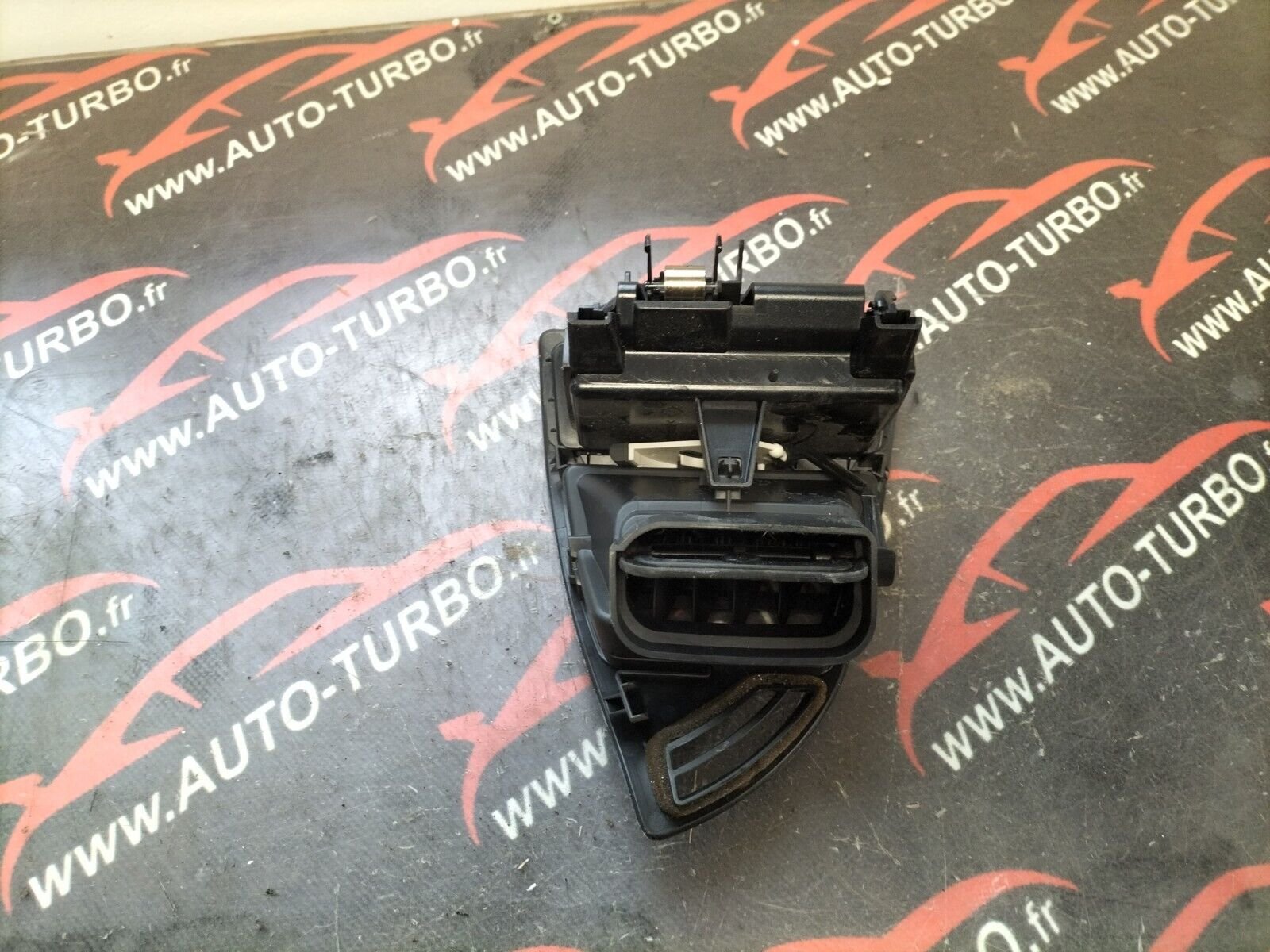 GRILLE  DE VENTILATION  AVANT GAUCHE CITROEN C4 9646337977