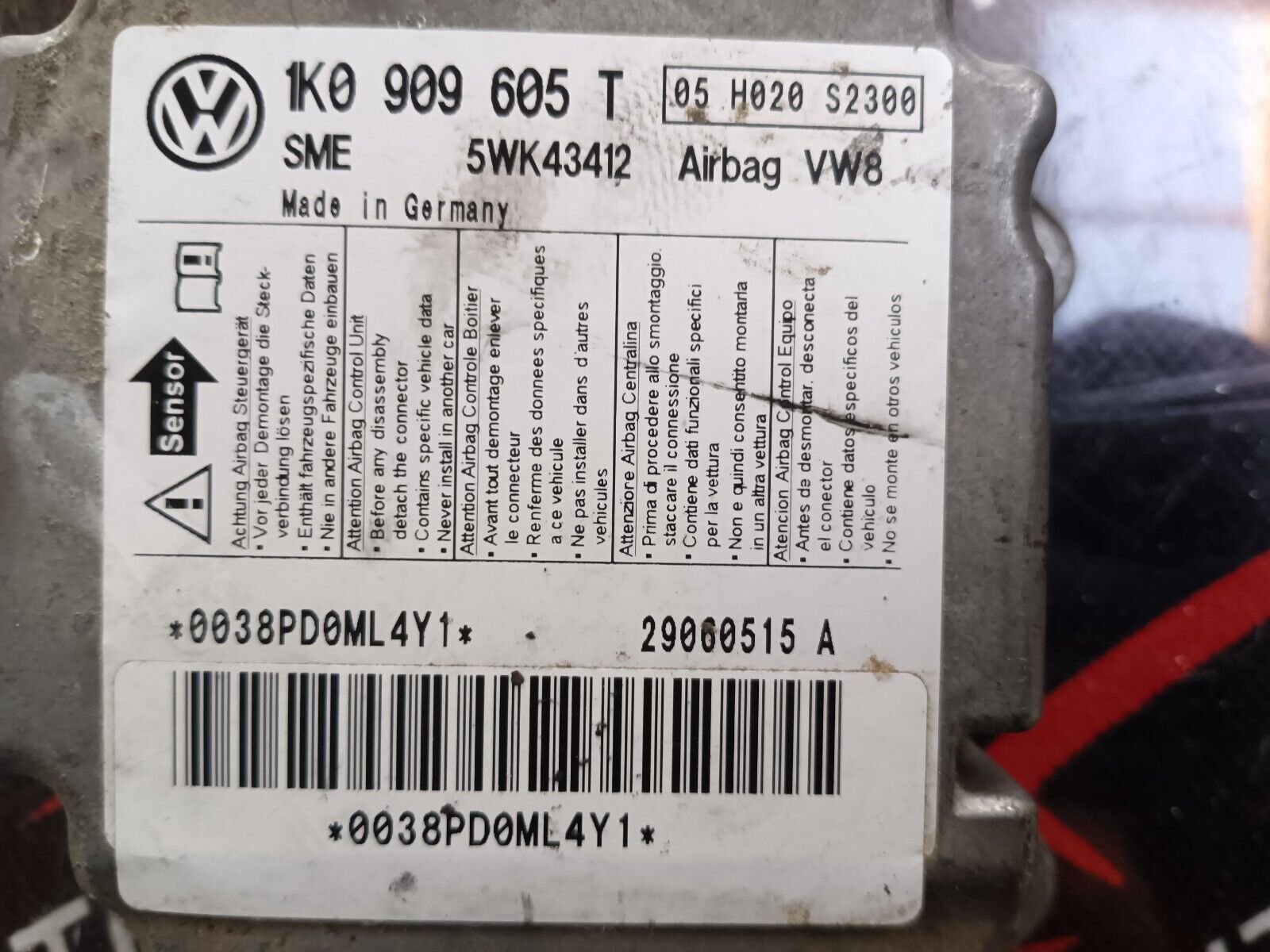 BOITIER CENTRALE AIRBAG VOLKSWAGEN GOLF V REFERENCE: 1K0909605