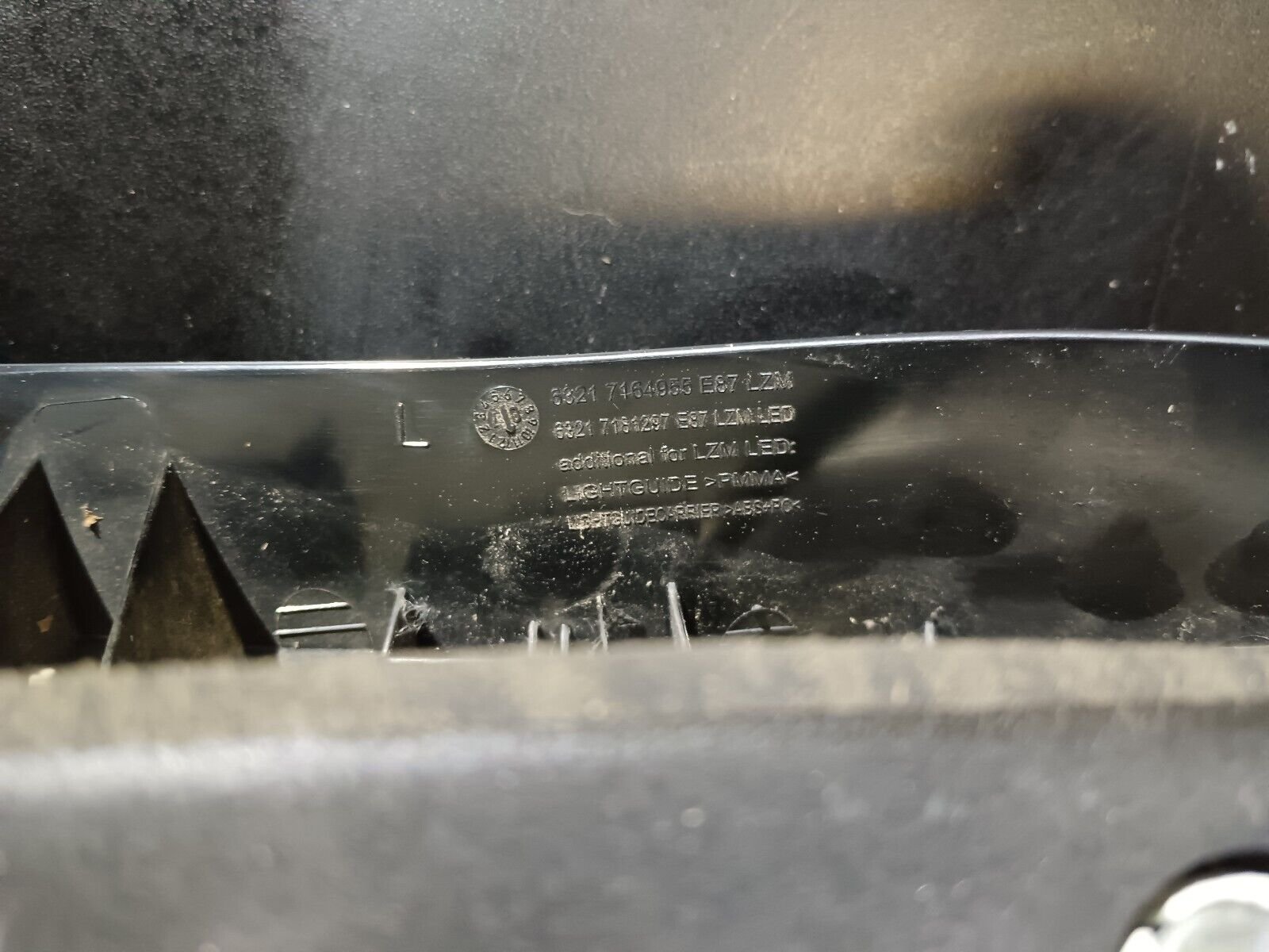 FEU ARRIERE GAUCHE SERIE1 E87 E81 REFERANCE: 63217164955