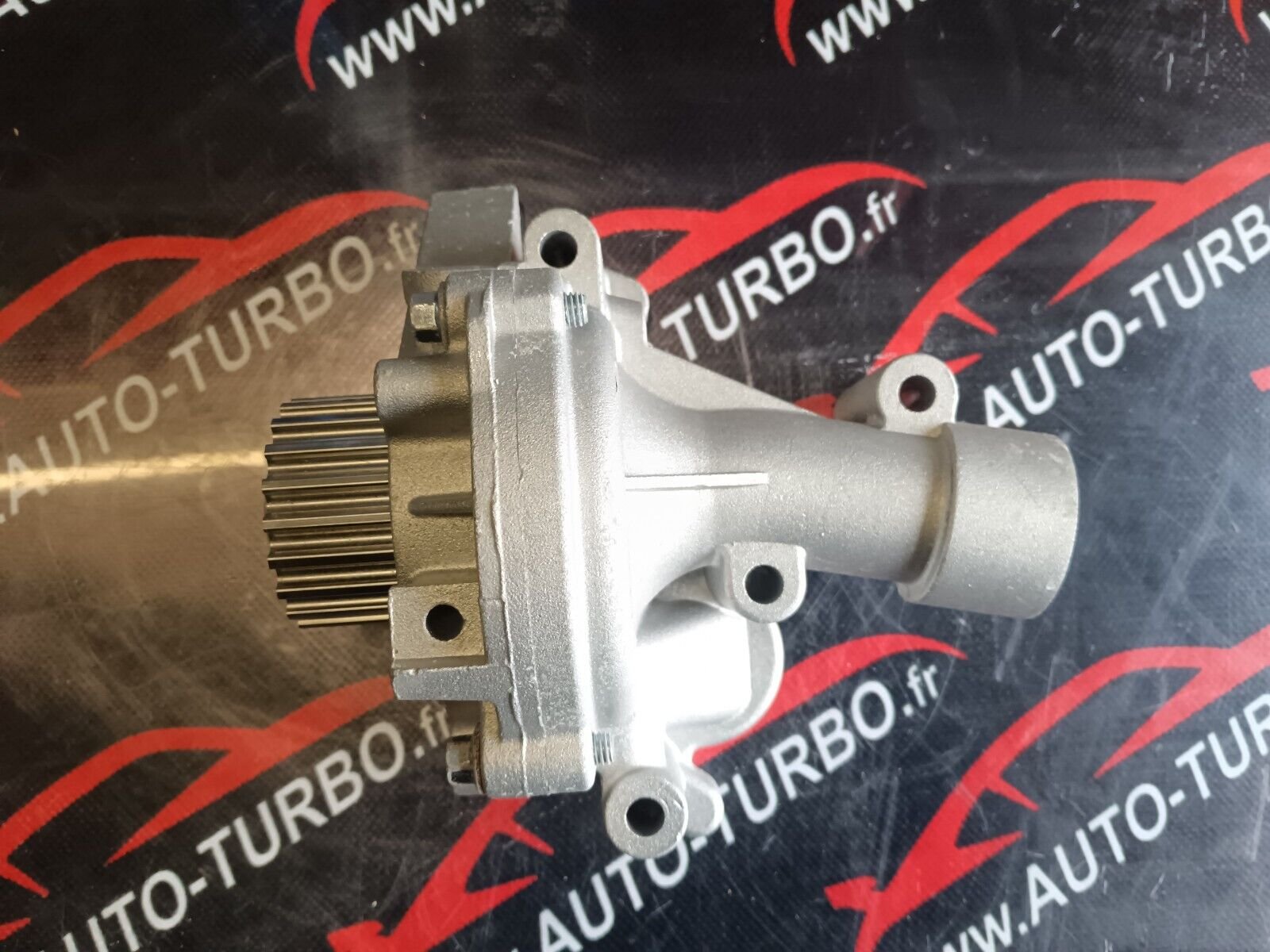 KIT DISTRIBUTION AVEC LA POMPE PEUGEOT 307cc 2.0 16V  136CH ESSENCE