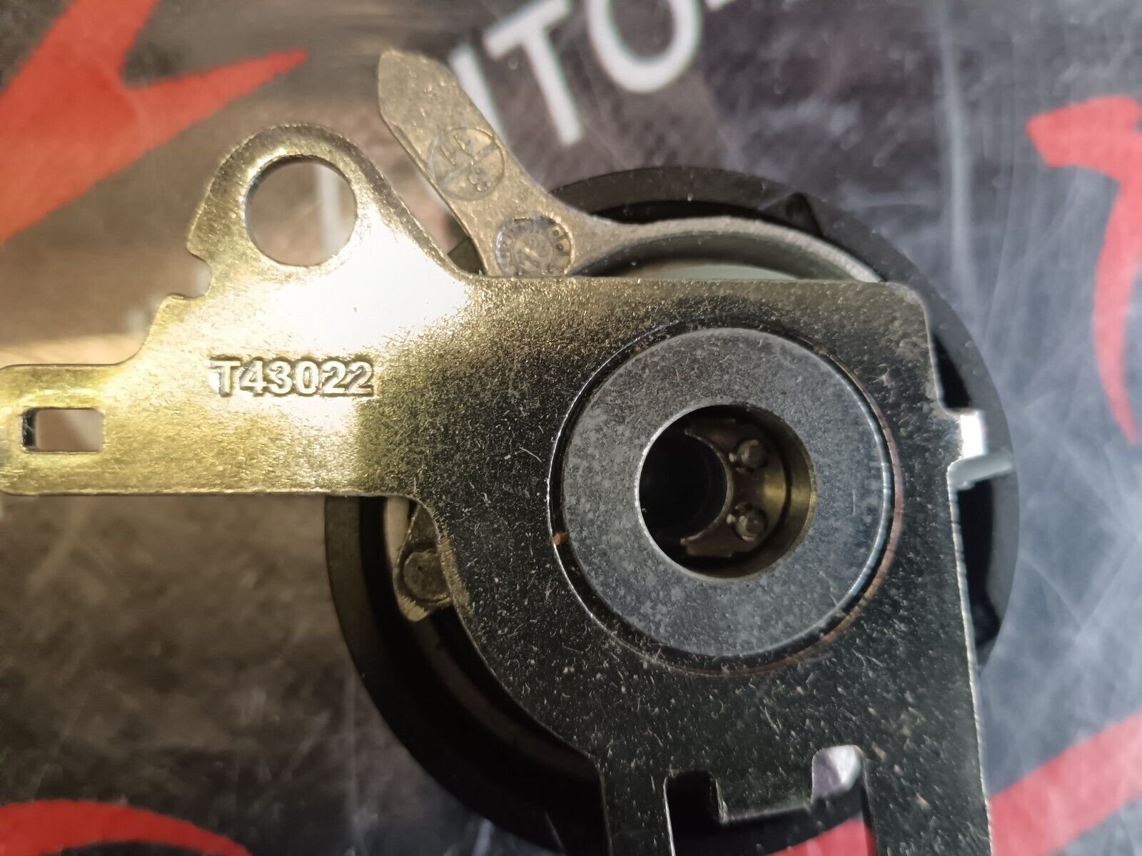 KIT DISTRIBUTION AVEC LA POMPE PEUGEOT 307cc 2.0 16V  136CH ESSENCE