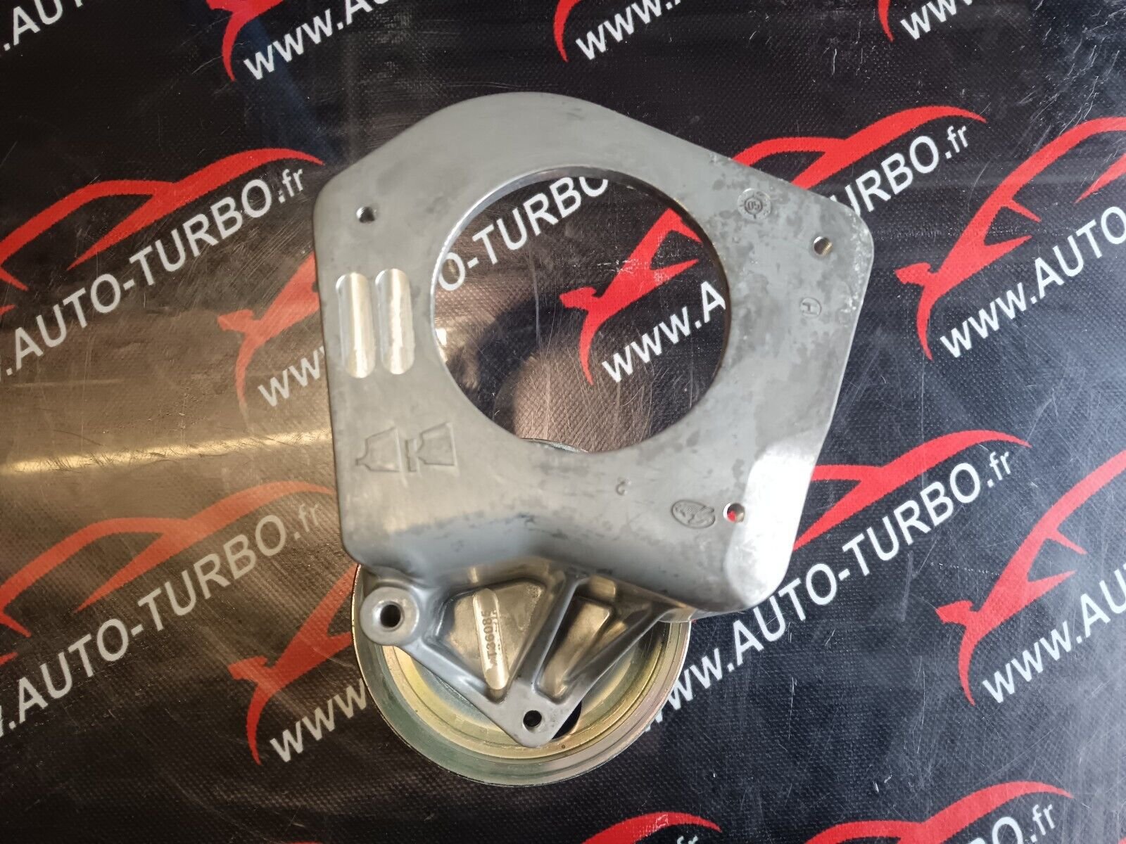 KIT DISTRIBUTION AVEC LA POMPE PEUGEOT 307cc 2.0 16V  136CH ESSENCE