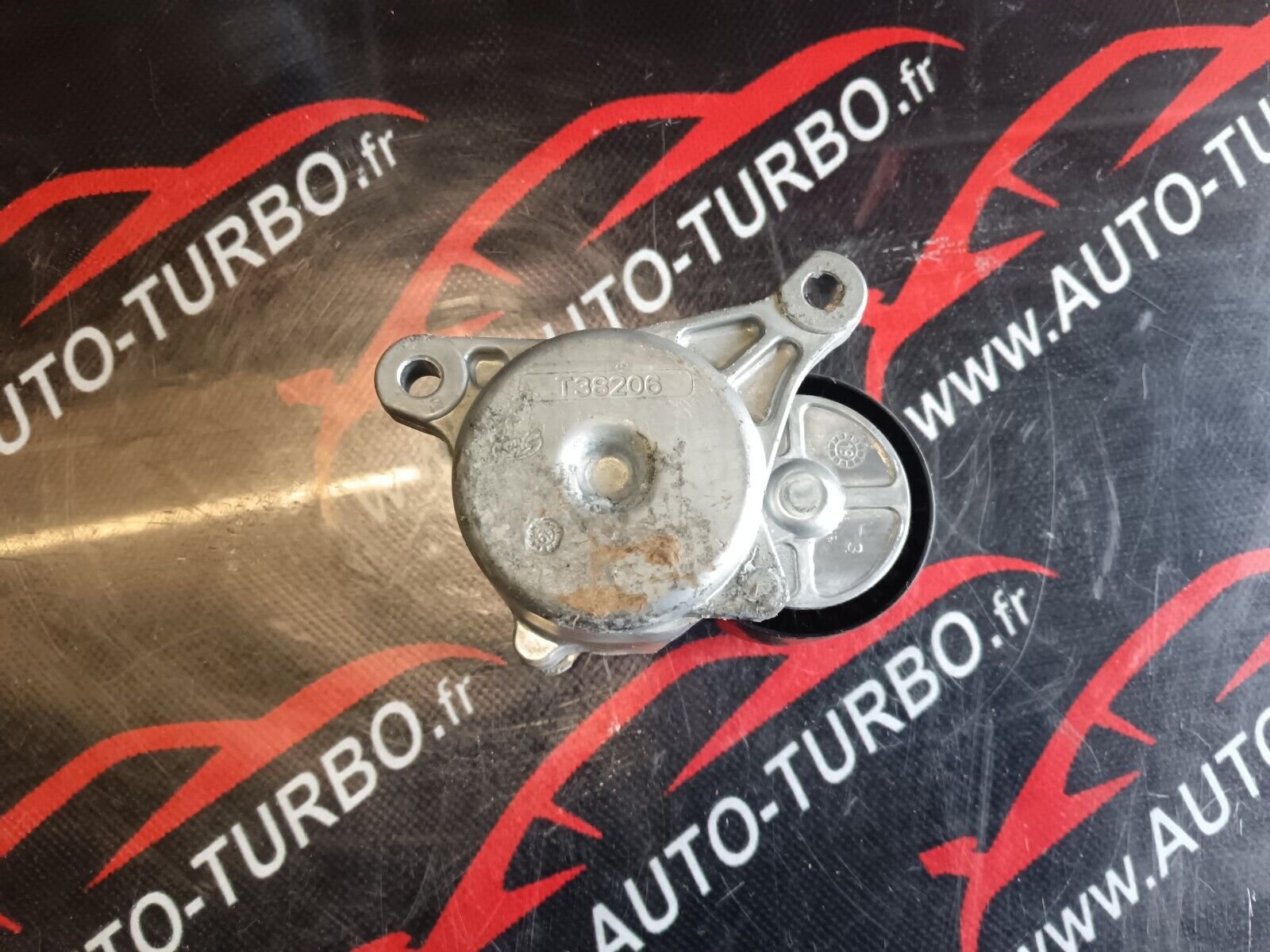 KIT DISTRIBUTION AVEC LA POMPE PEUGEOT 307cc 2.0 16V  136CH ESSENCE