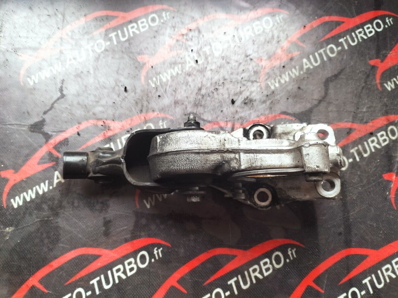 SUPPORT MOTEUR BAS MILIEAU BVA  CITROEN C4 2009 1.6 HDI 110 CH 810907