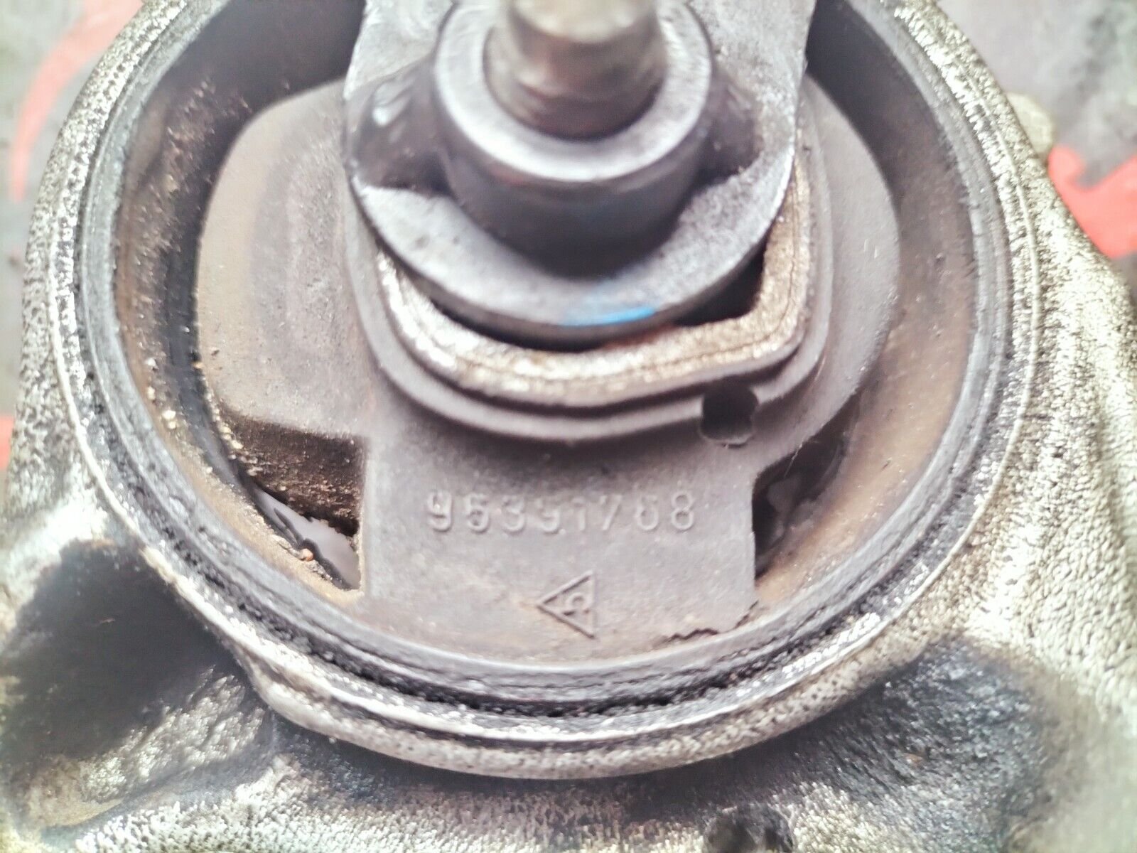 SUPPORT MOTEUR BAS MILIEAU BVA  CITROEN C4 2009 1.6 HDI 110 CH 810907