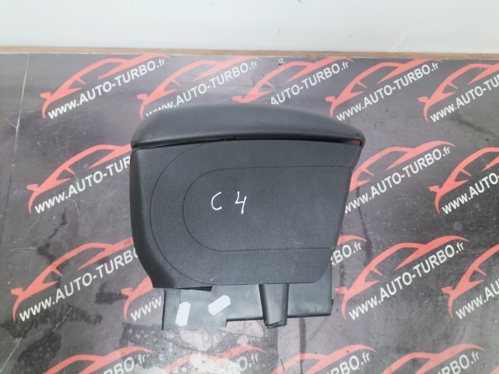 ACCOUDOIR CENTRAL BOITE A GANTS  CITROEN C4  1.6 HDI 110 CH 9649867477