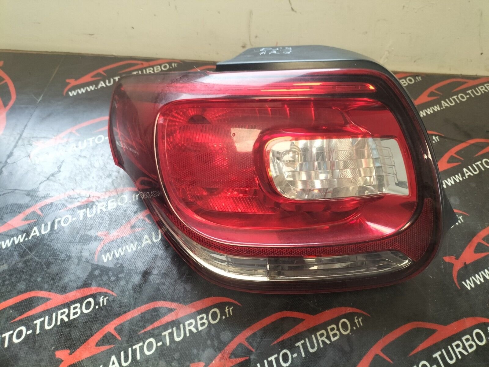 FEUX ARRIERE GAUCHE CITROEN DS3  9683116380 HELLA 2VA35467501