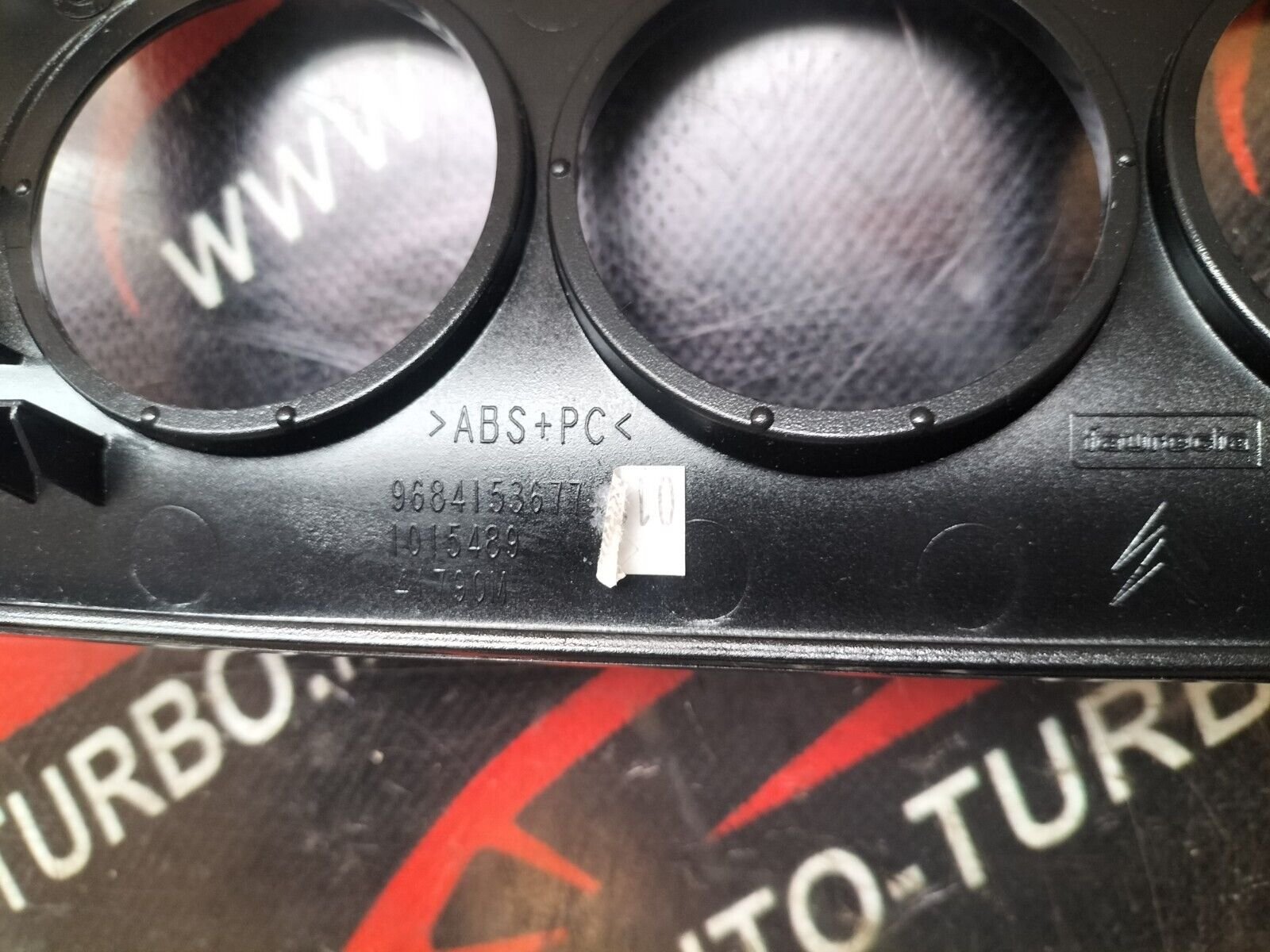 CONSOLE CENTRALE NOIR CHROME CITROEN DS3  1.6 THP  9684153677