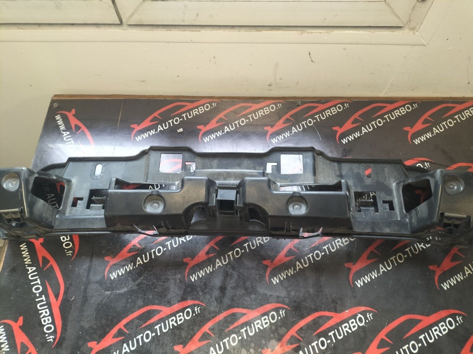 SUPPORT CENTRALE PARE CHOC ARRIERE  CITROEN DS3  1.6 THP  9683582680