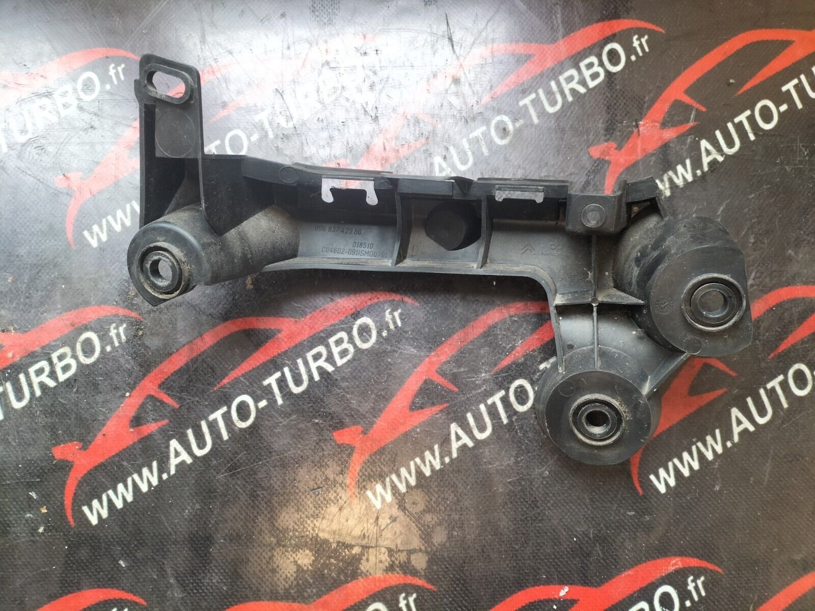 SUPPORT FIXATION  PARE CHOC ARRIERE DROITE   CITROEN DS3  1.6 THP  9683742980