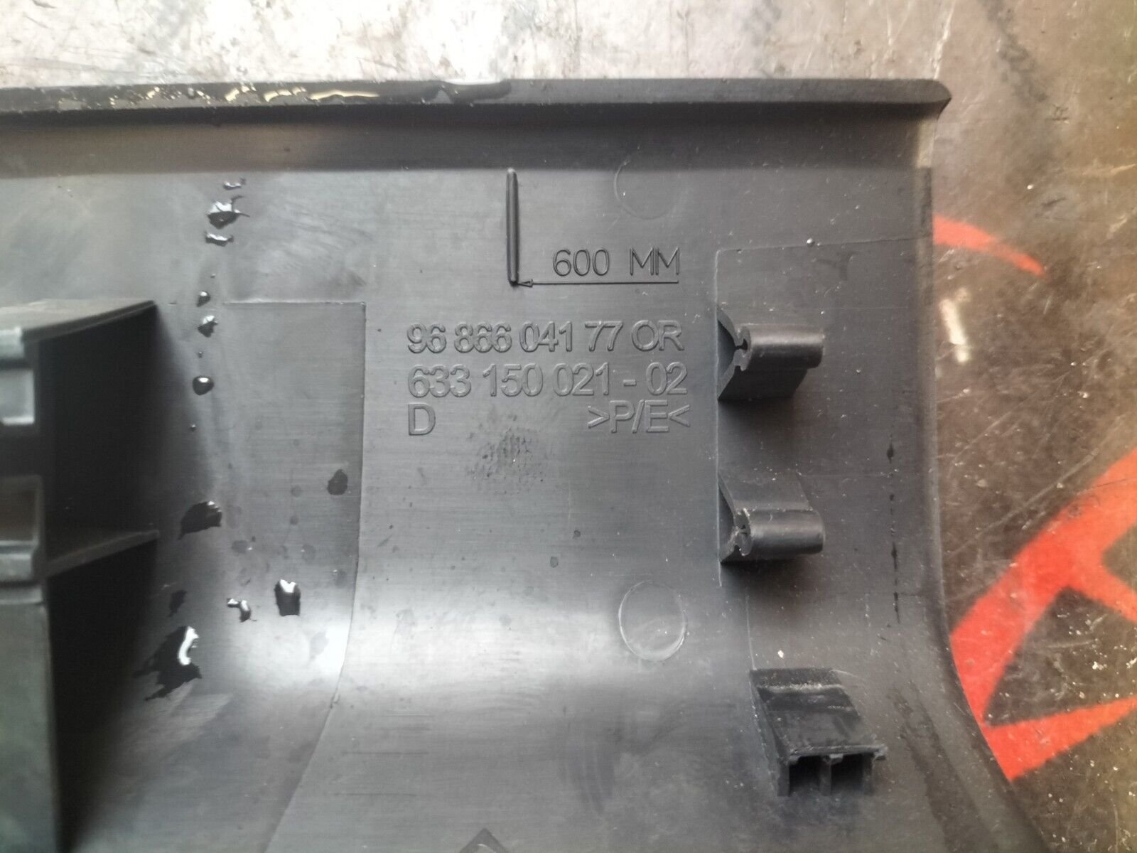 GARNITURE SEUIL DE PORTE AVANT DROITE CITROEN DS3  1.6 THP  156 CH 9686604177OR