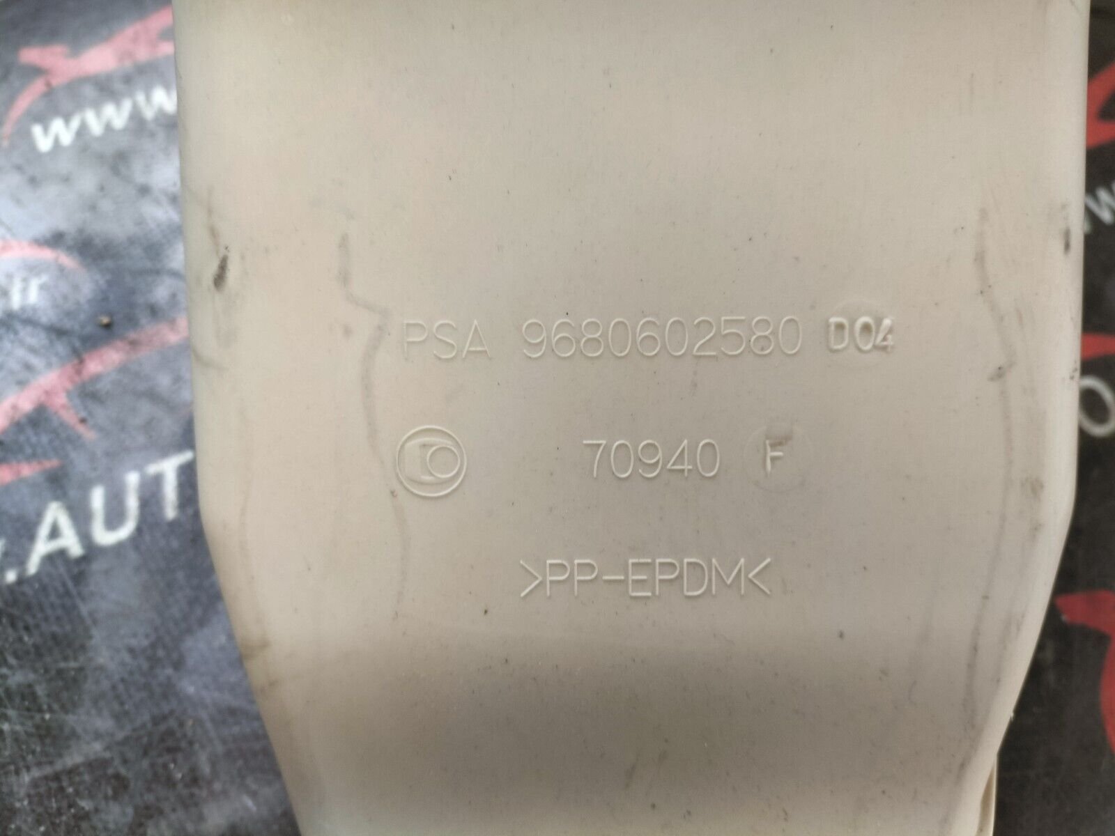 REVETEMENT LEVIER DE VITESSE   CITROEN DS3 1.6 THP 9680602580